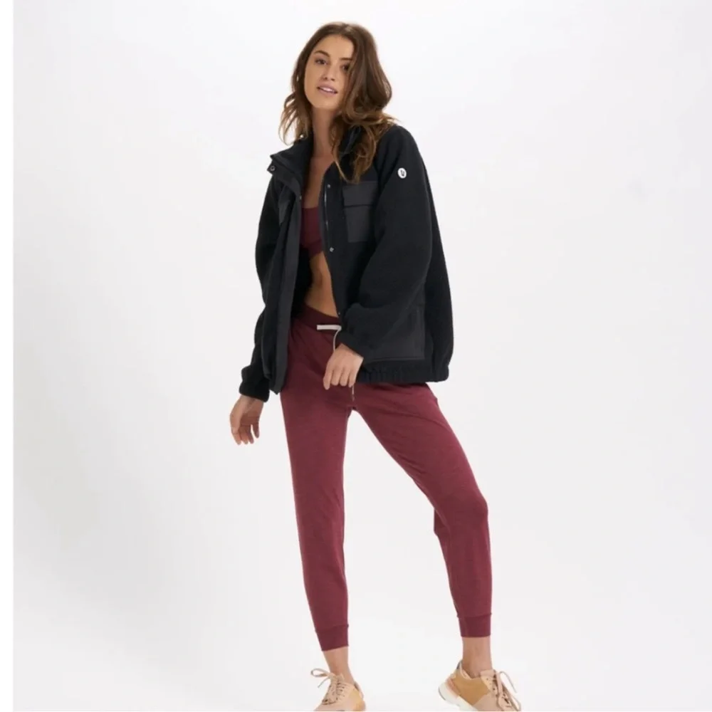 Vuori Utility Sherpa Jacket in Black - Picture 2 of 11